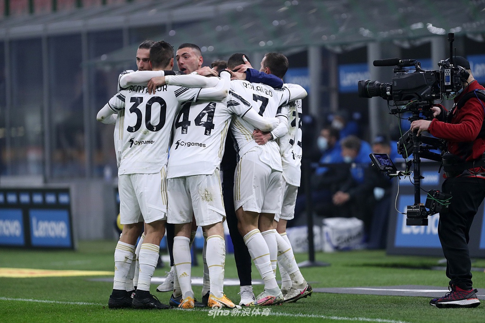 ليفربولمباشرالاسطورةتويترمتابعةكللحظةفيعالمالأحمر