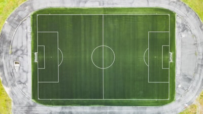 الأهلي وريال مدريدمواجهة أسطورية بين عمالقة كرة القدم